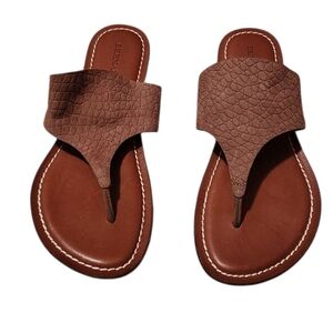 Women’s Size 9.5 Animal Print Embossed Bernardo Monica Brown Flip-Flop Sandal